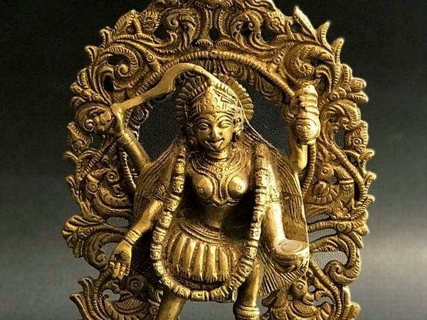 カーリーとシヴァの真鍮像／ヒンドゥー教の女神カーリーと最高神シヴァ-アジアンライフスタイルチャナン　公式通販